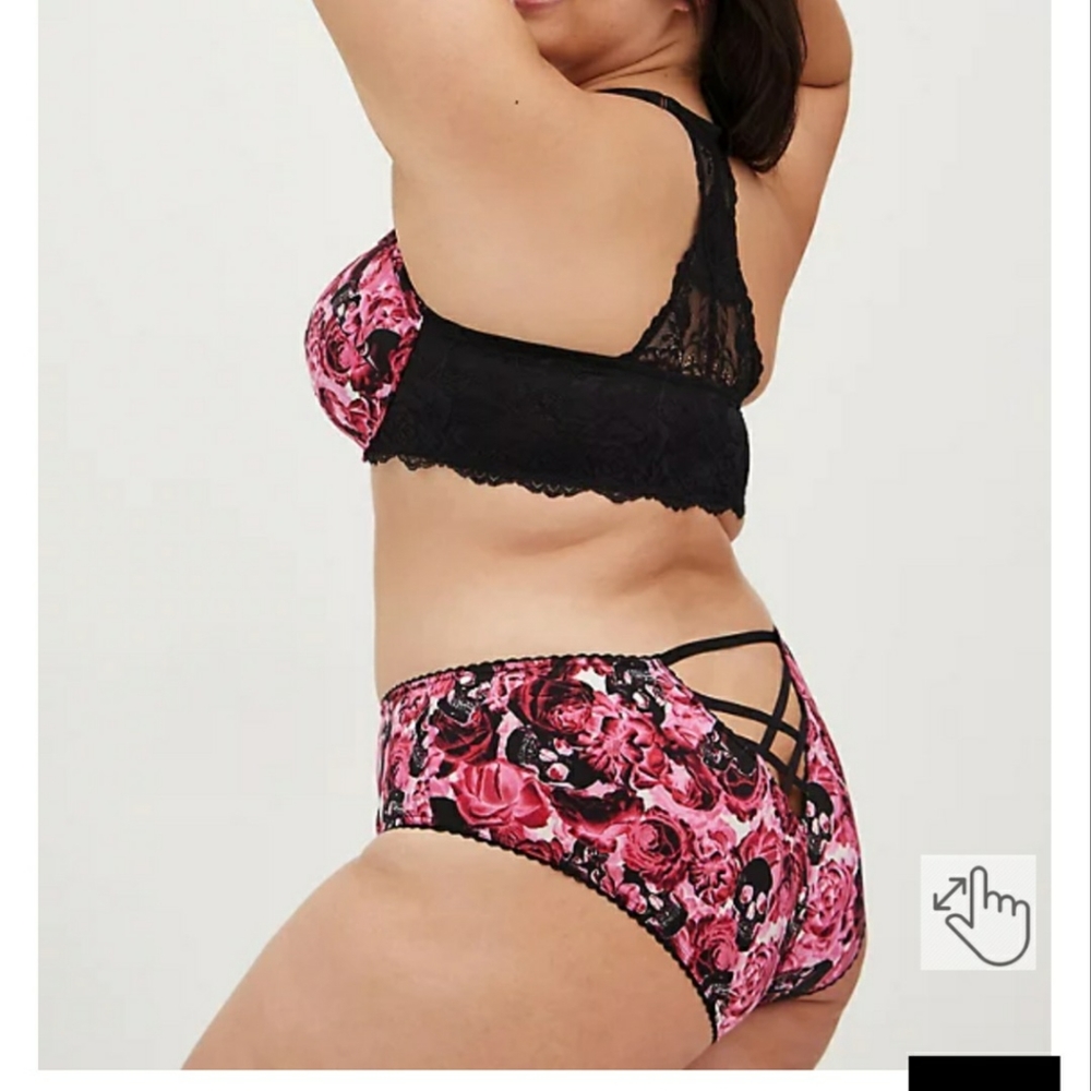 NWT Torrid Sexy Caged Back Hipster Panty Skull & Roses